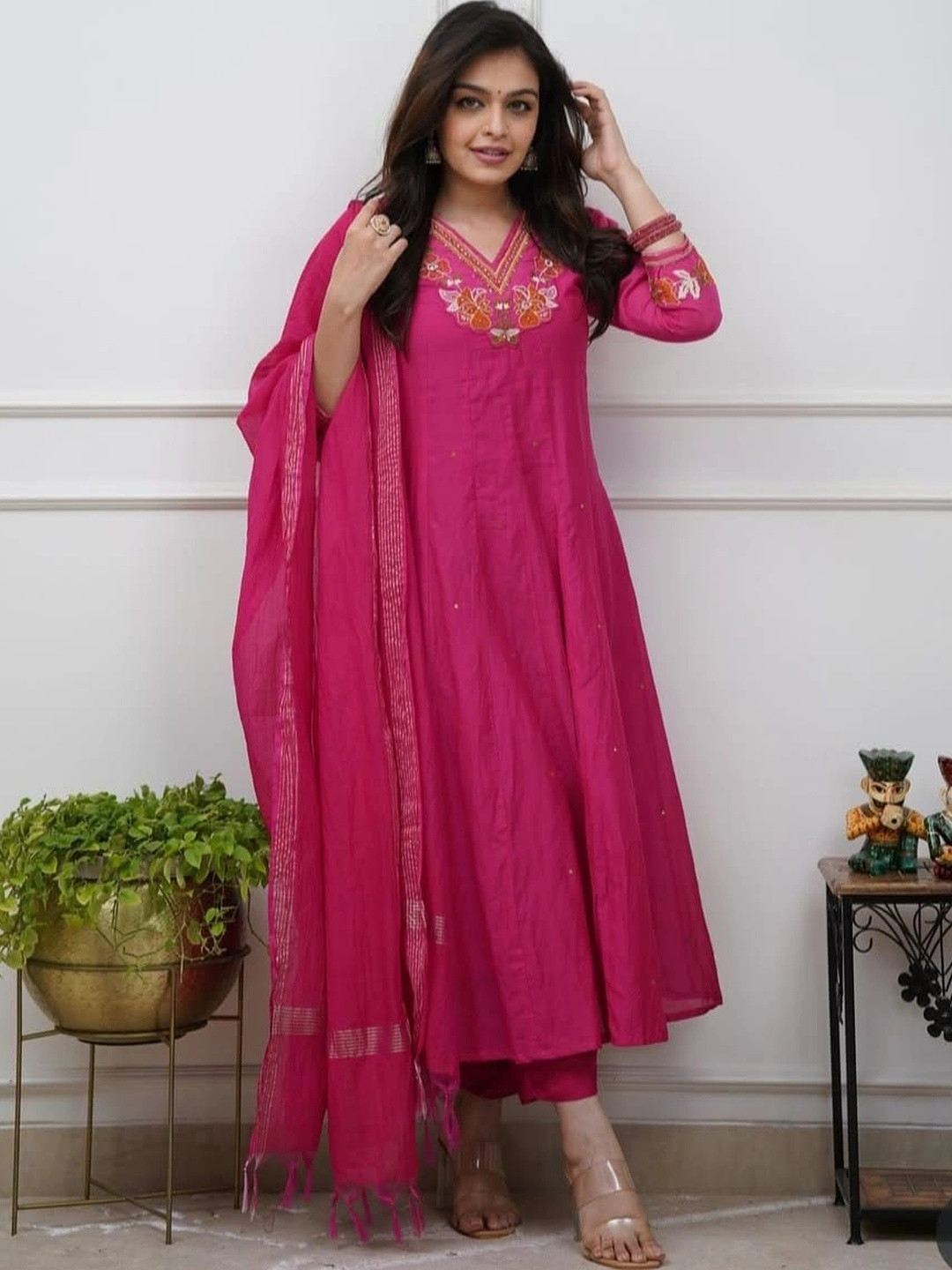 MARIONETTEFASHION Women Floral Embroidered Regular Thread Work Pure Cotton Kurta with Trousers & With Dupatta