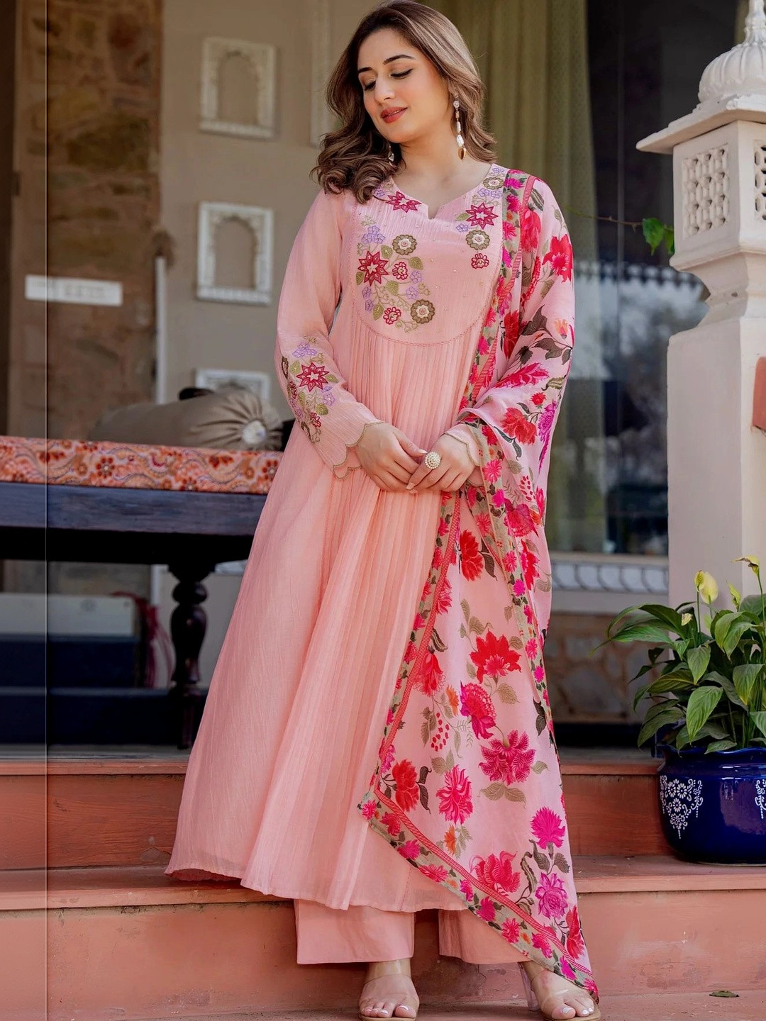 B4ME.COM Women Floral Embroidered Regular Thread Work Pure Cotton Kurta with Trousers & With Dupatta