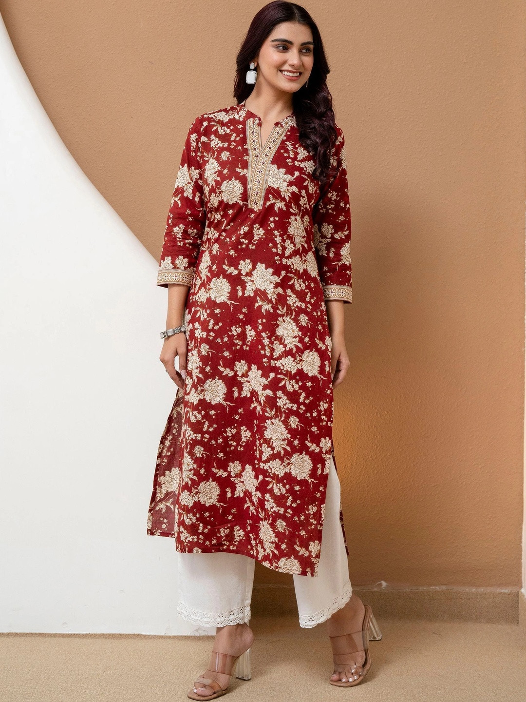 Sangria Women Floral Printed Thread Work Floral Kurta