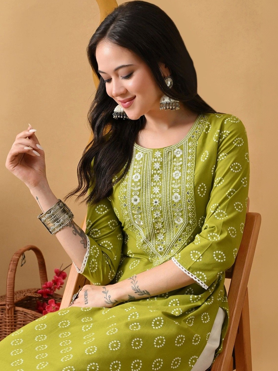 KKOUTFITS Women Ethnic Motifs Printed Thread Work Kurta