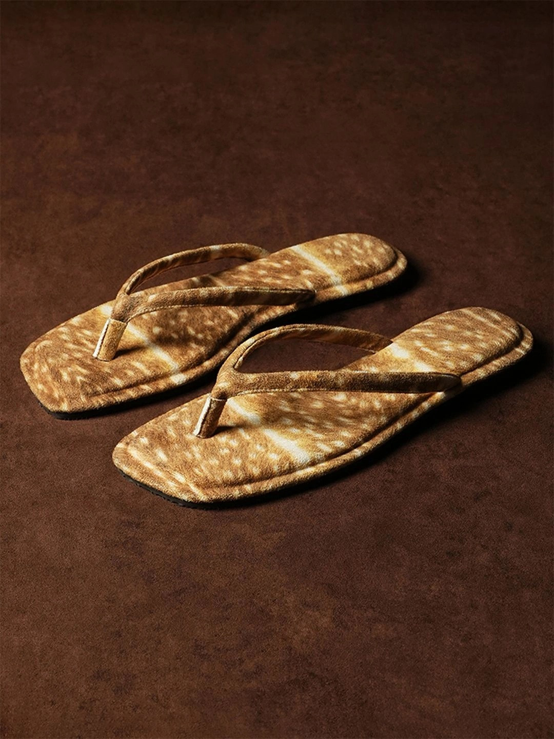 Theater Annistons Deer Print Embellished Lightweight Flat Flip Flops for Women