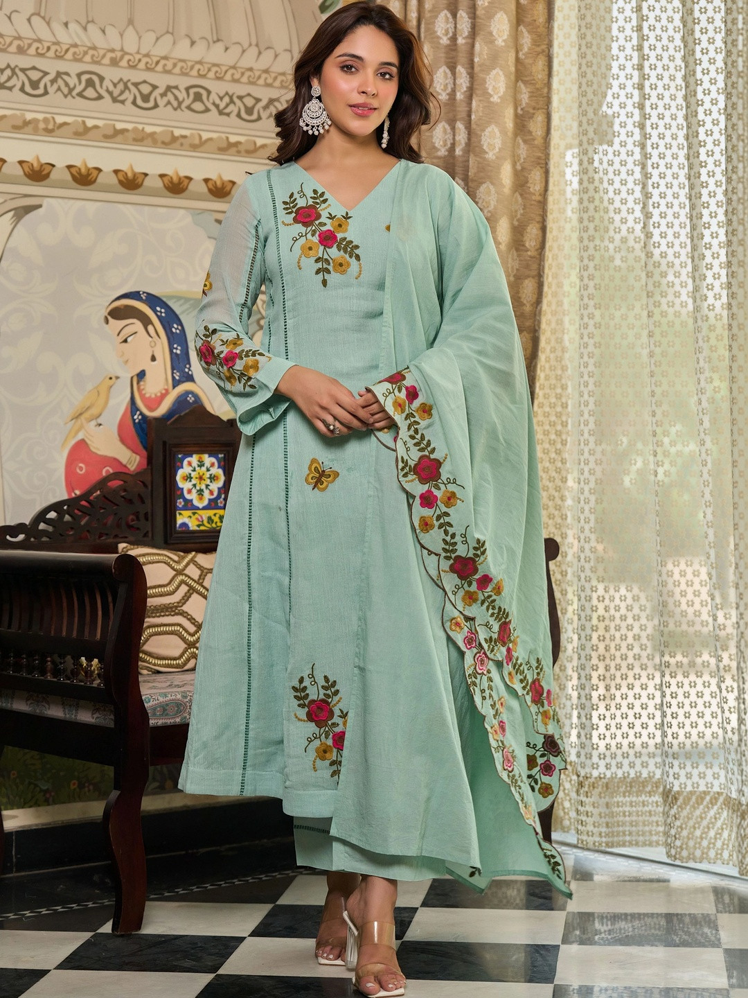 Woomn Women Floral Embroidered Regular Thread Work Pure Cotton Kurta with Trousers & With Dupatta