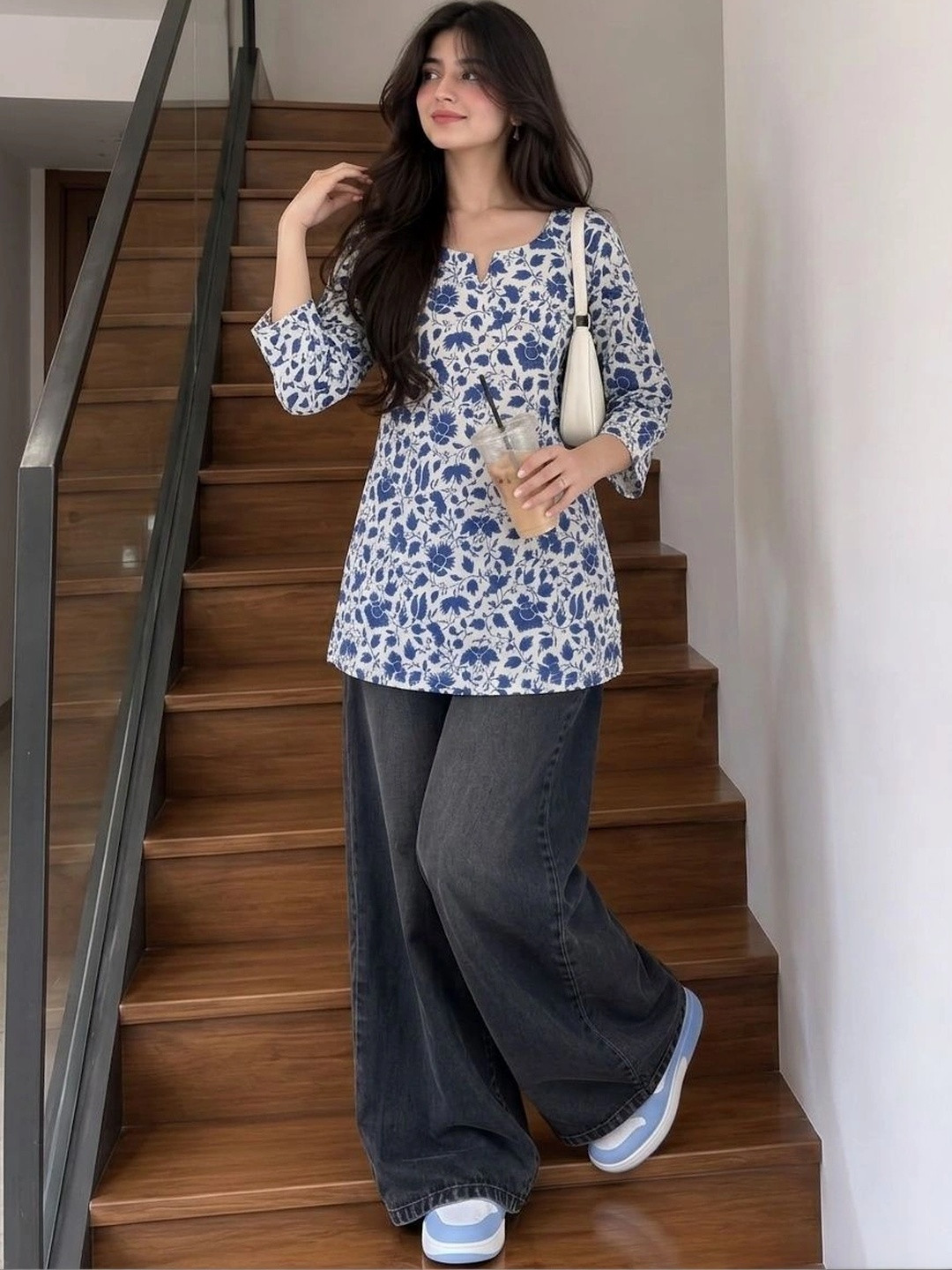 ARIHANT CREATIONS Floral Printed V-Neck Kurti