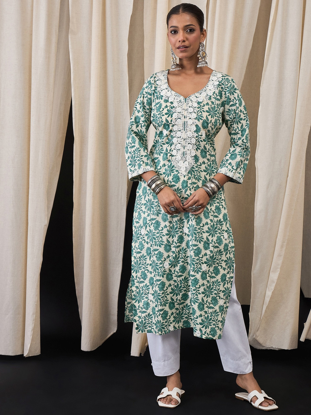 Anouk Women Floral Embroidered Thread Work Kurta