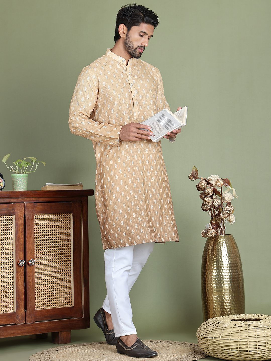 Anouk Floral Printed mandarine collar Sequinned straight Kurta with Pyjamas
