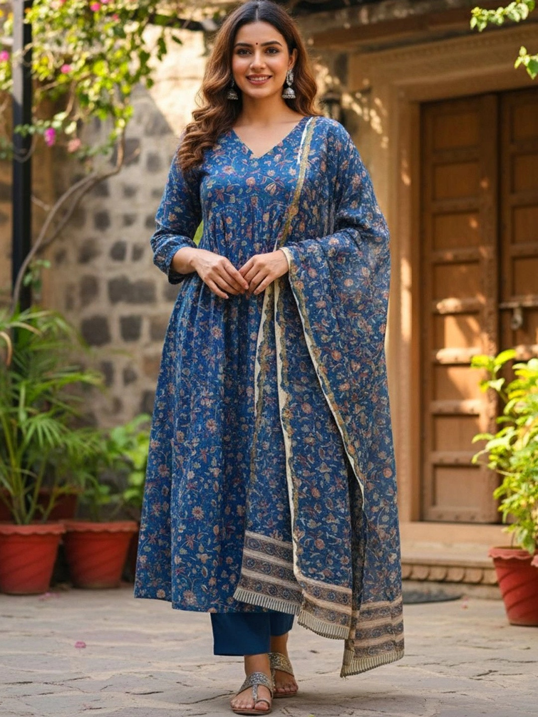 ARADHNA Women Floral Printed Empire Kurta with Trousers & With Dupatta