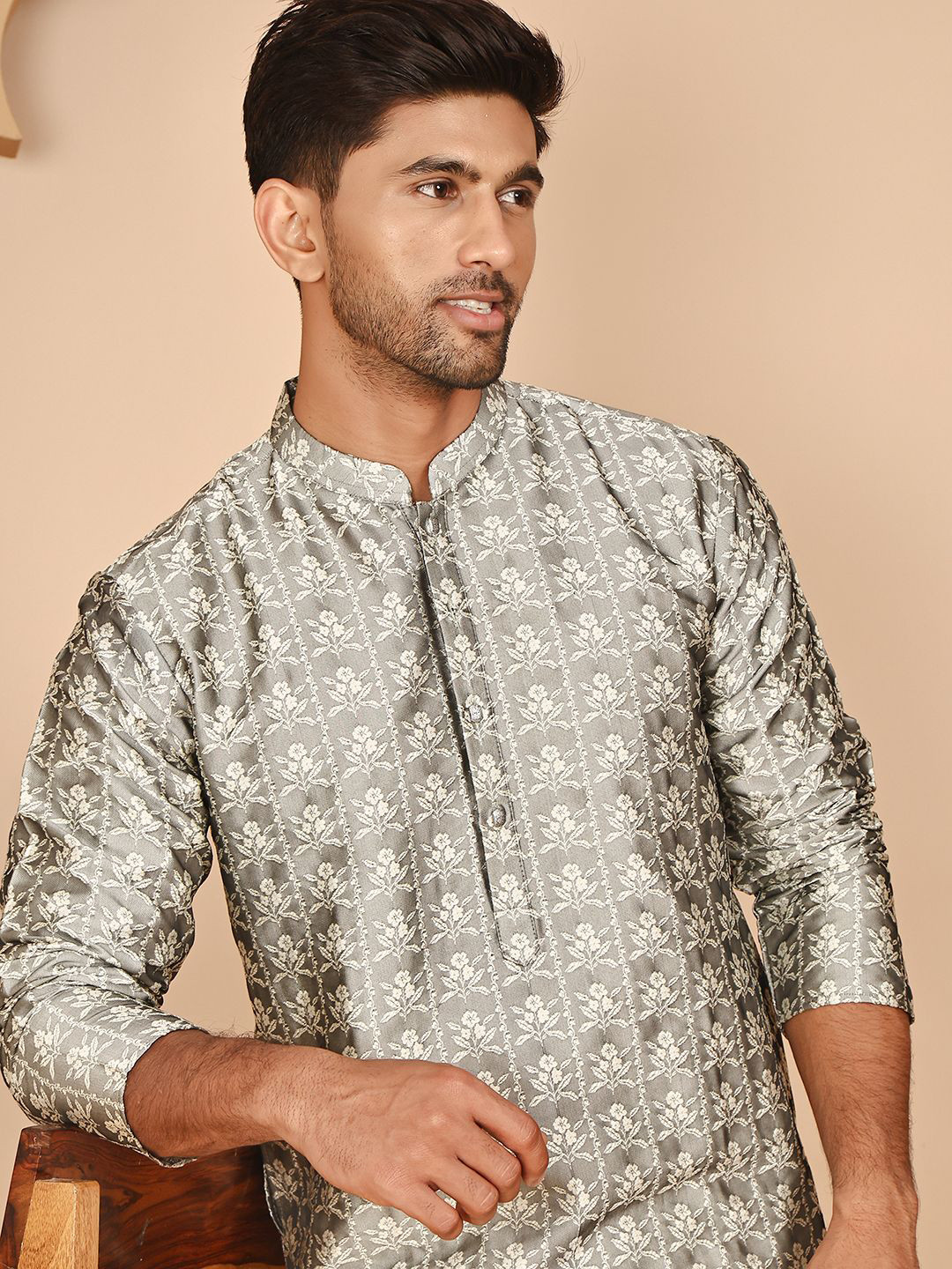 Anouk Floral Embroidered Mandarin Collar Jacquard Silk Straight Kurta