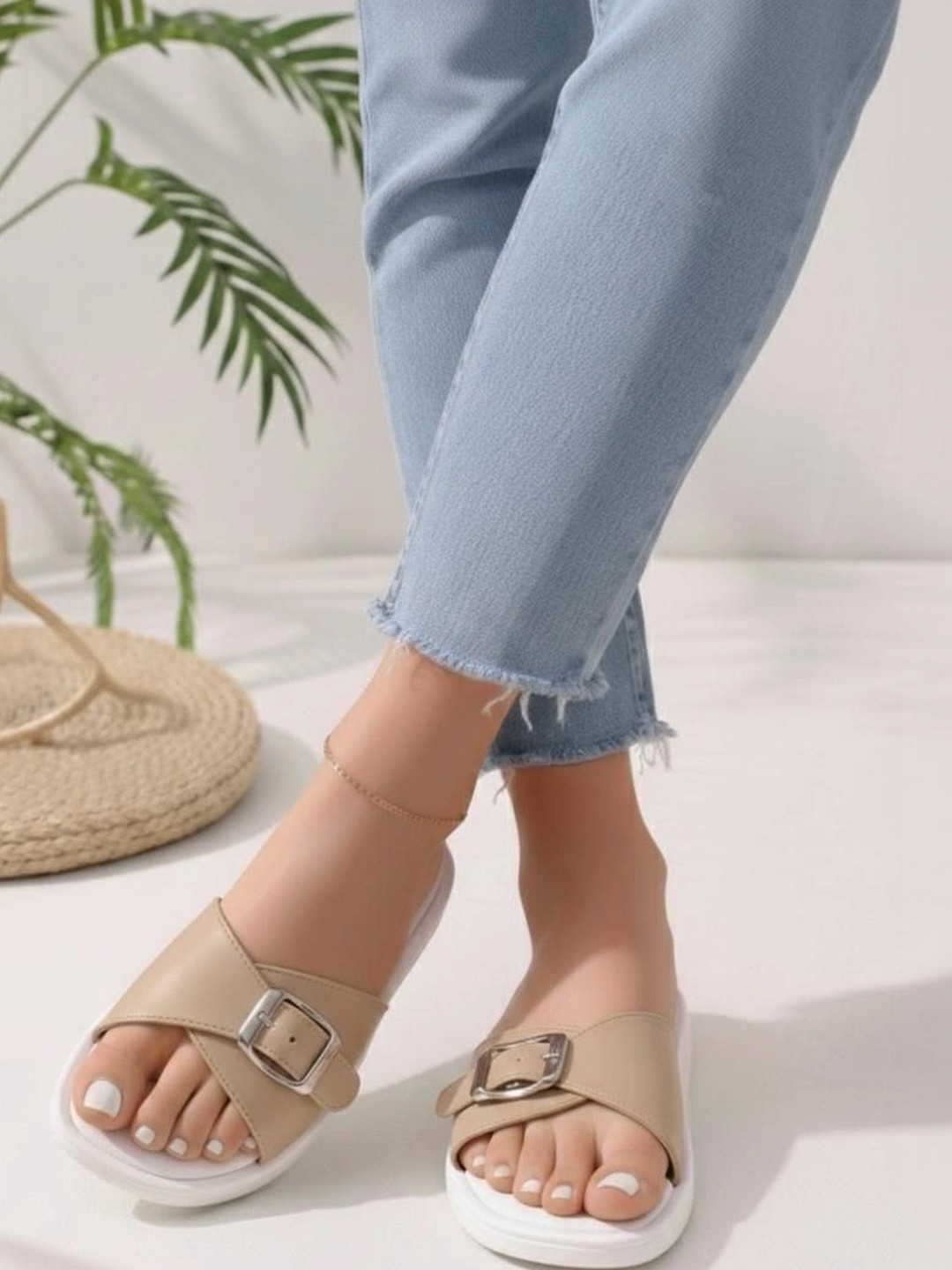 Moda Rapido Women Open Toe Flats with Buckles