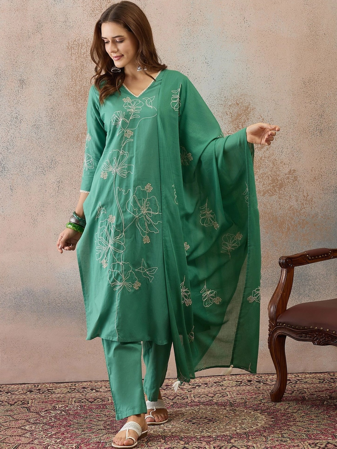Anouk Women Floral Embroidered Regular Thread Work Pure Cotton Kurta with Trousers & With Dupatta