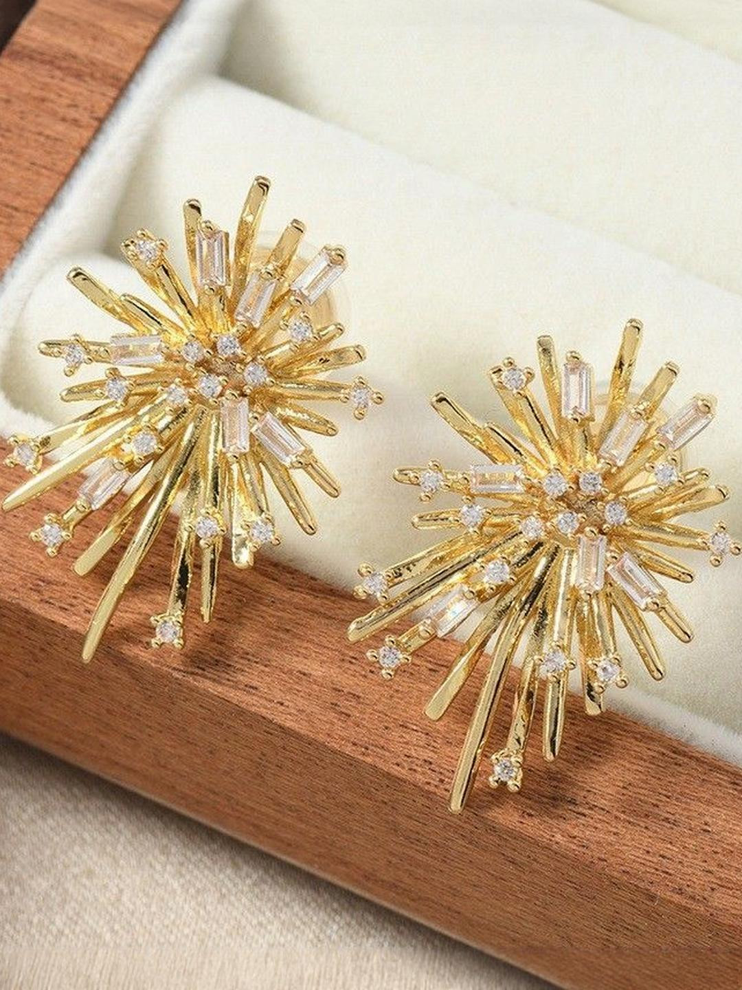 Anouk Women Geometric Studs Earrings