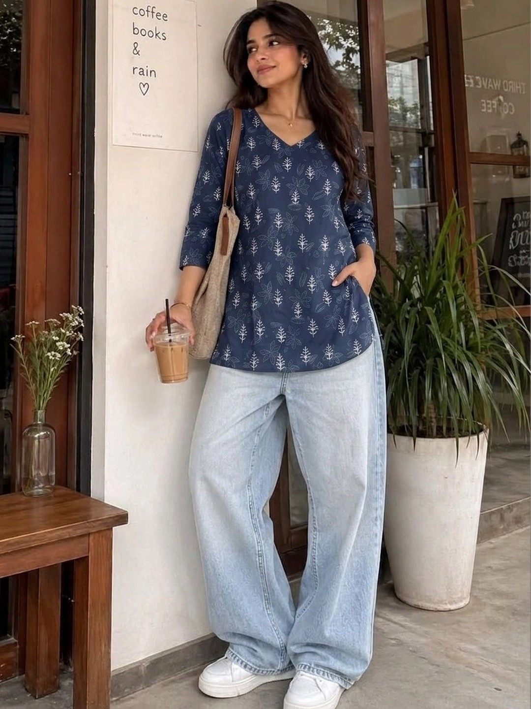 ARIHANT CREATIONS Botanical Printed V-Neck Kurti