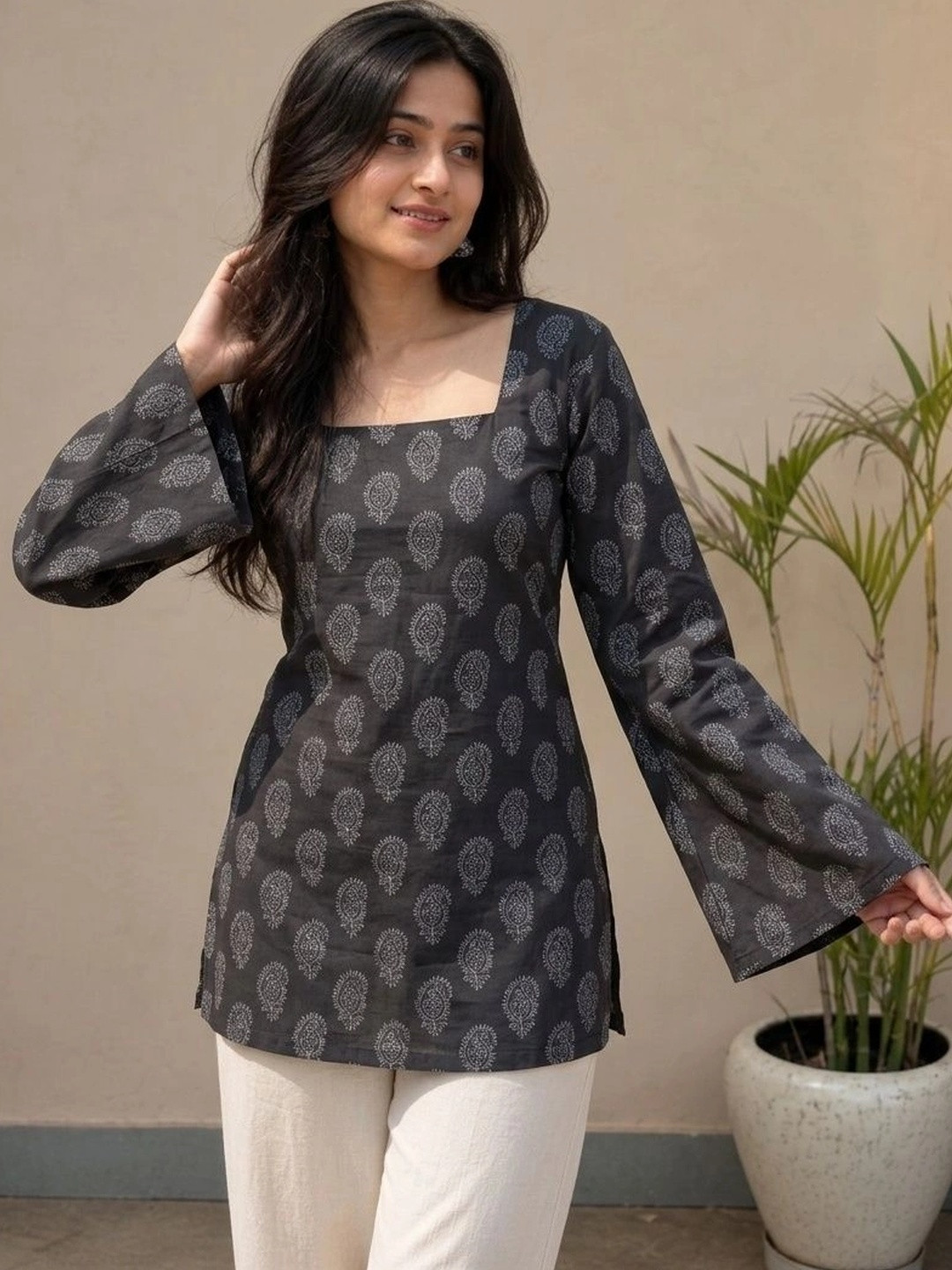 ARIHANT CREATIONS Paisley Printed Square Neck Flared Sleeves Kurti
