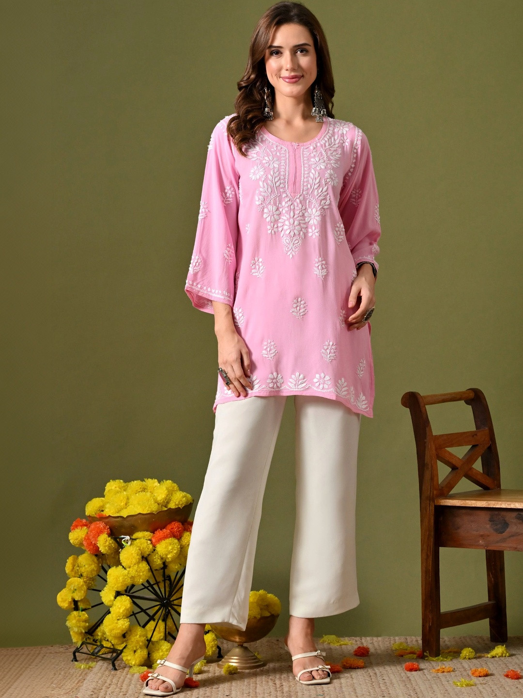 Syrish Floral Embroidered Chikankari Handloom Chikankari Kurti