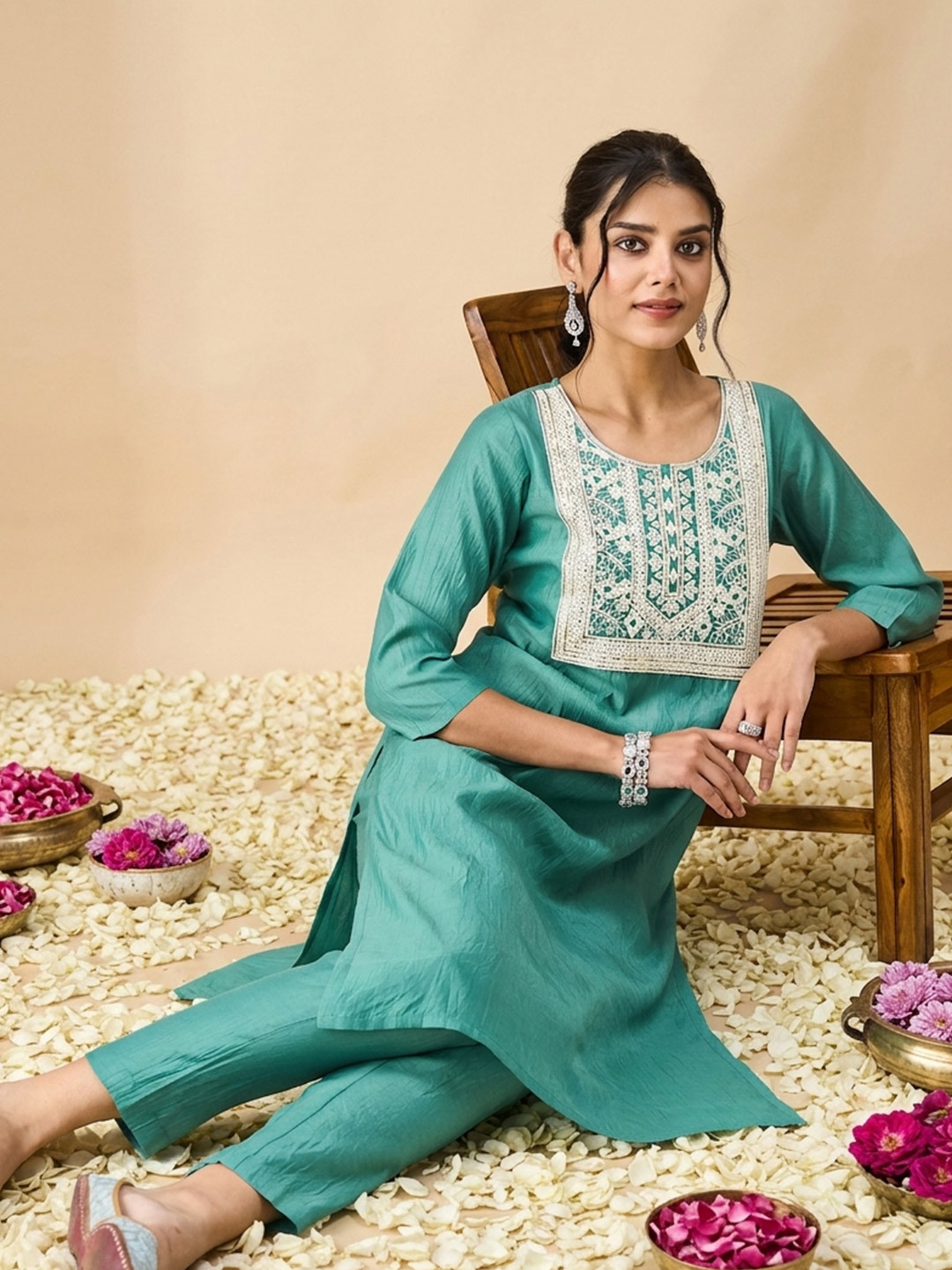 Anouk Mirage Women Ethnic Motifs Embroidered Regular Thread Work Kurta with Trousers
