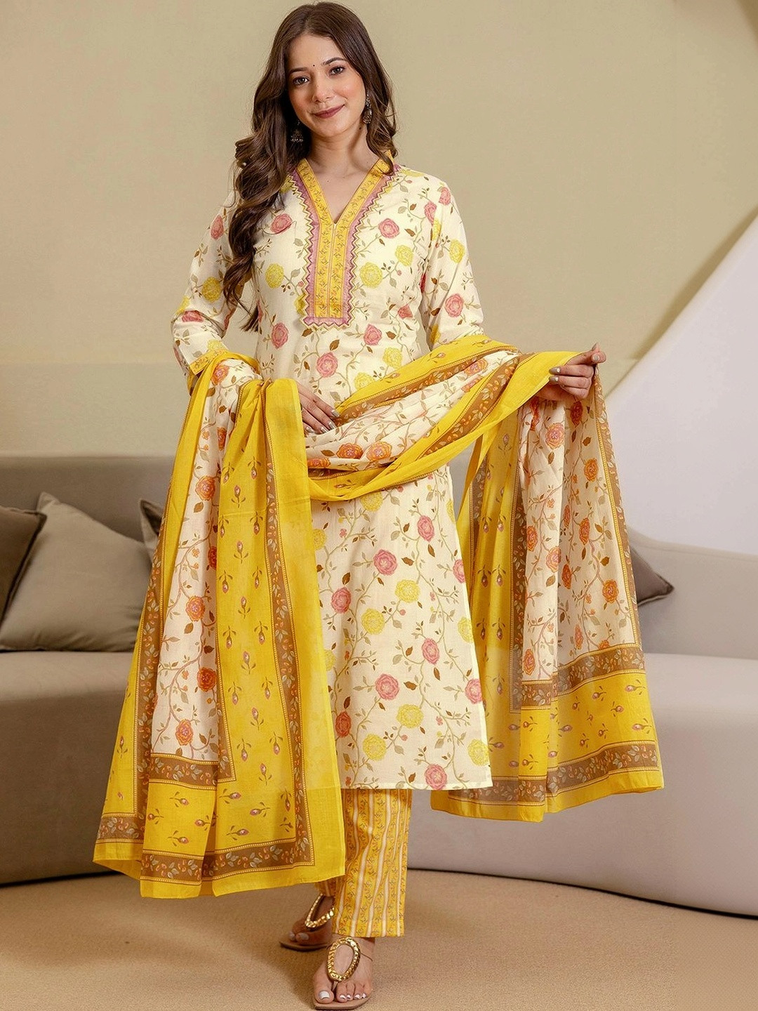 SKYLEE Women Floral Printed Regular Pure Cotton Kurta with Trousers & With Dupatta