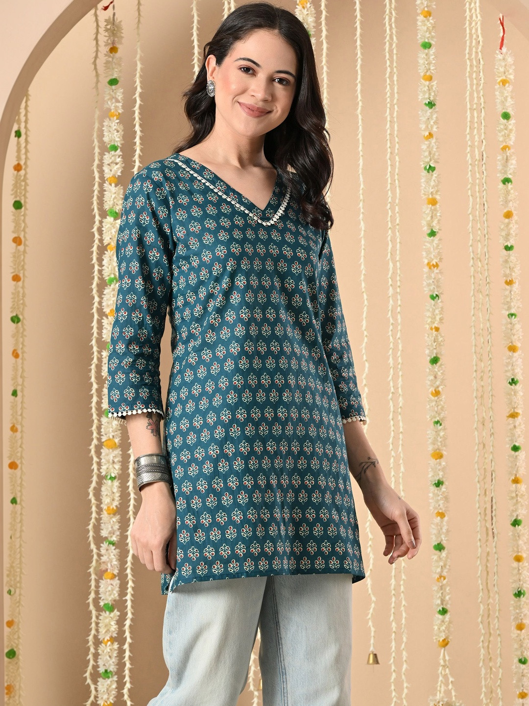 Anouk Floral Printed V-Neck Pure Cotton Kurti