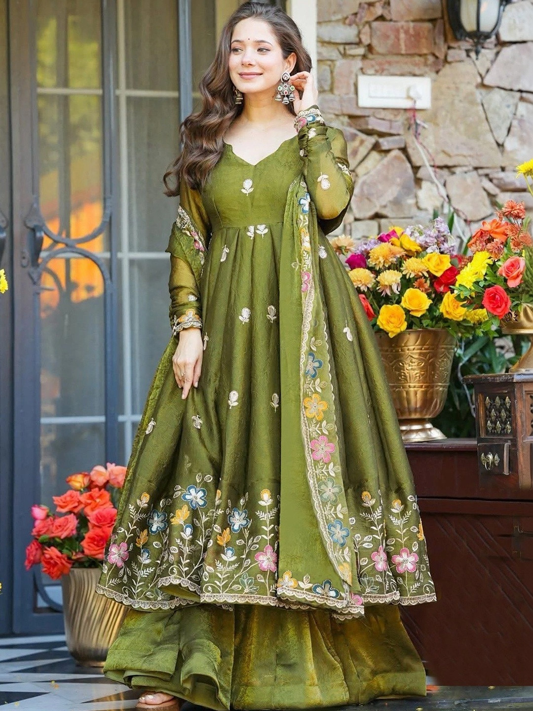 SITARRAA Women Floral Embroidered Empire Thread Work Silk Crepe Kurta with Sharara & With Dupatta