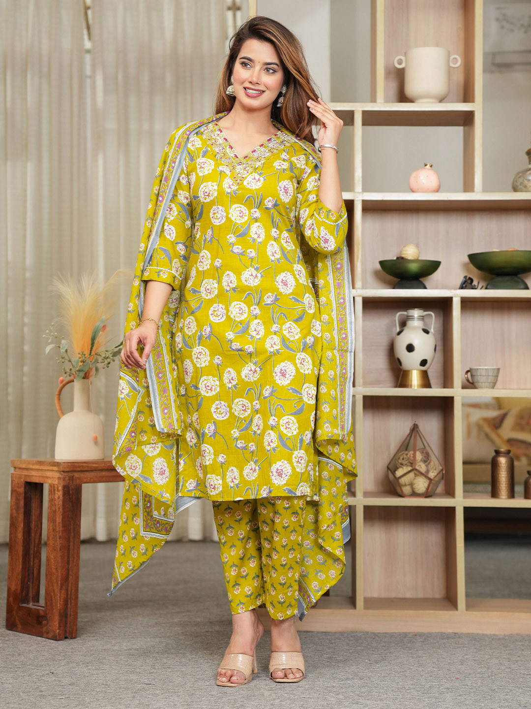 Anouk Women Floral Printed Regular Thread Work Pure Cotton Kurta with Trousers & With Dupatta