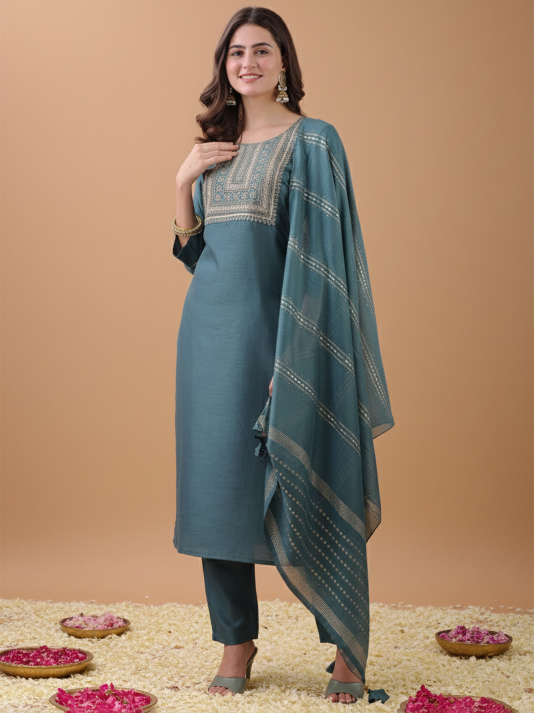 Anouk Mirage Women Ethnic Motifs Embroidered Regular Thread Work Kurta with Trousers & With Dupatta