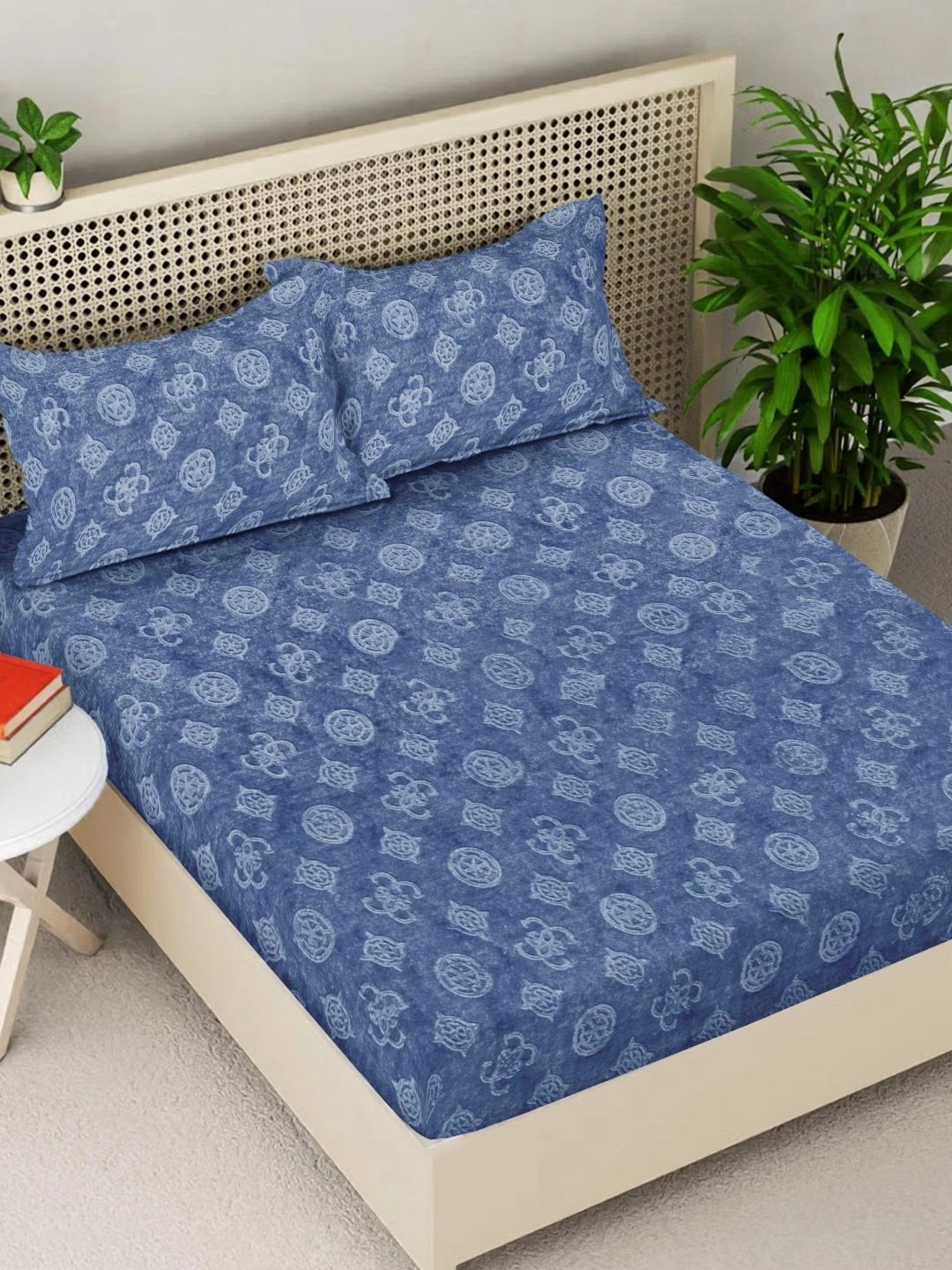 Myntra Elegant Homes Blue Geometric Woollen 300 TC Fitted King Bedsheet Set-2.5mX2.25m