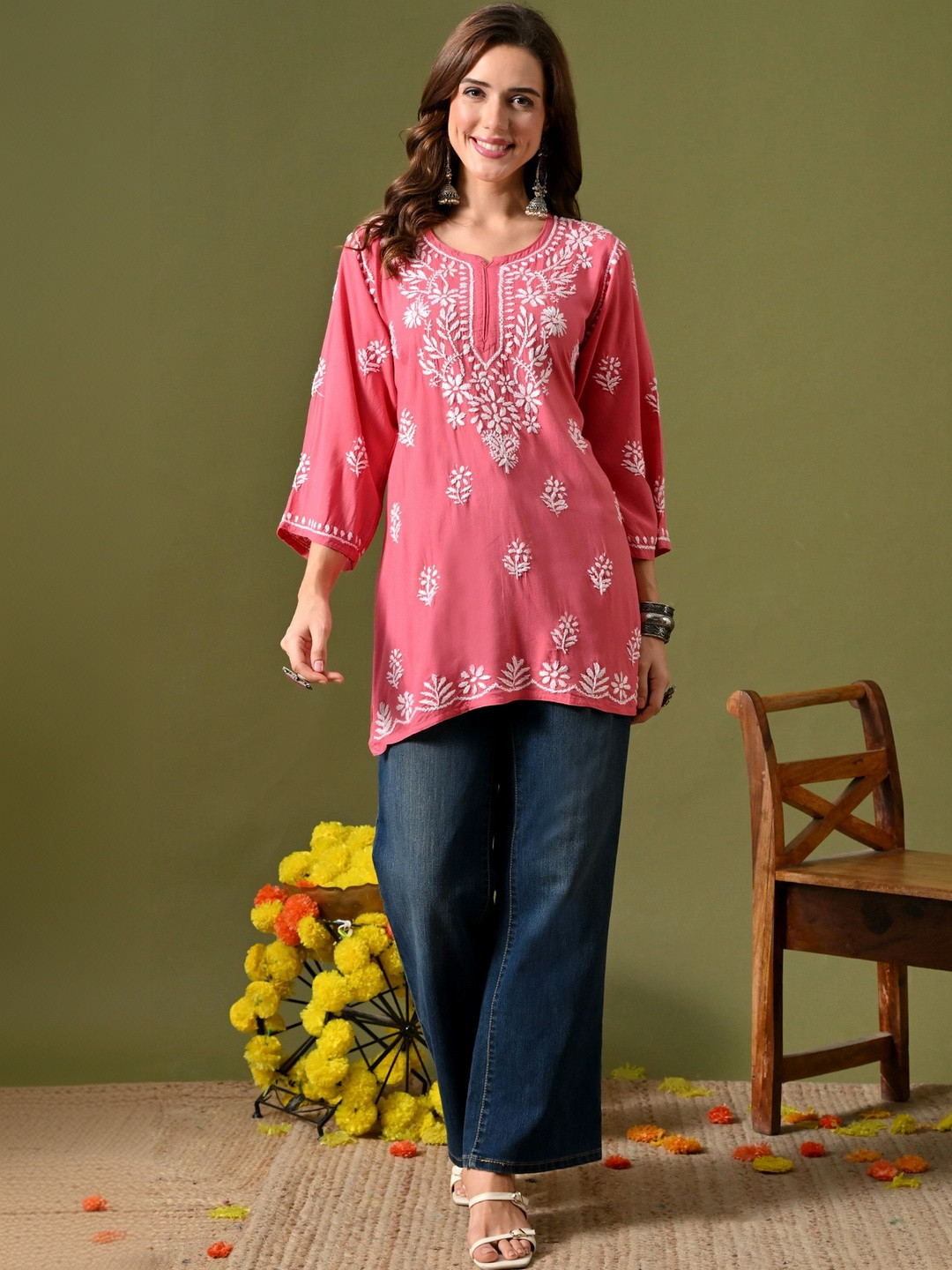 Syrish Floral Embroidered Chikankari Handloom Chikankari Kurti