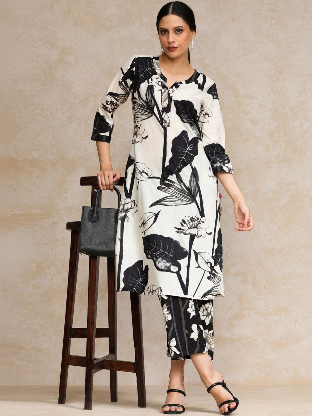 Anouk Mirage Women Floral Printed Regular Pure Cotton Kurta with Trousers