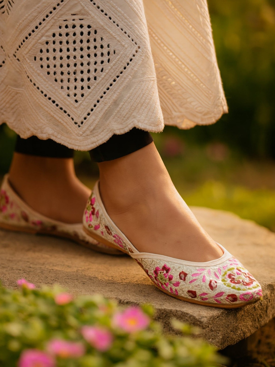 Anouk Women Printed Ethnic Mojaris with Embroidered Flats