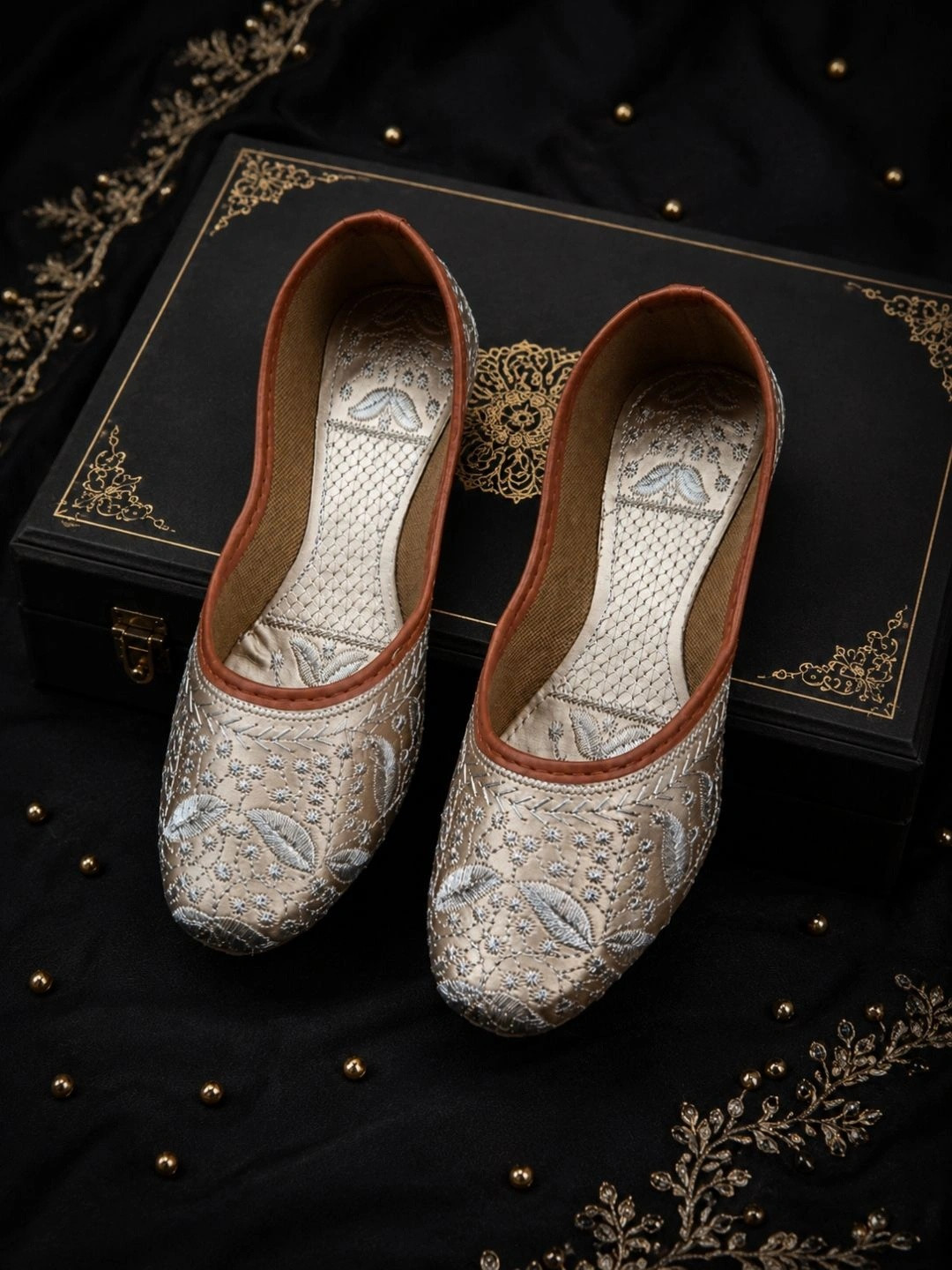 SZN Women Embellished Ethnic Mojaris with Embroidered Flats