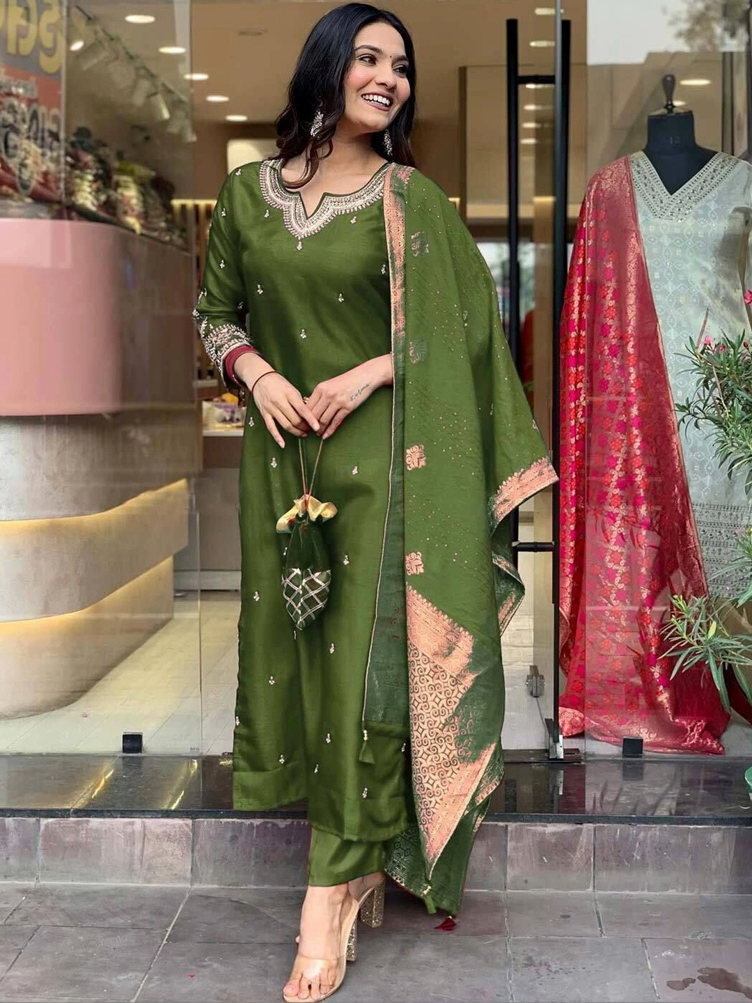 SITARRAA Women Ethnic Motifs Embroidered Pure Cotton Kurta & Trousers & Dupatta