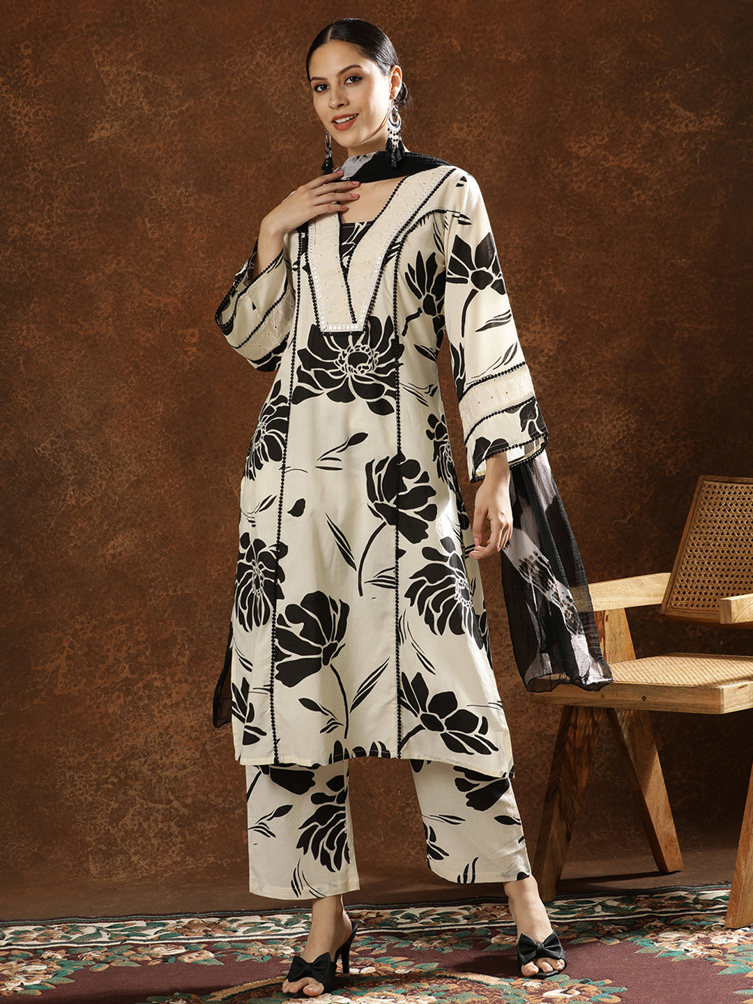 Anouk Women Floral Printed V-Neck & Schiffli Work Cotton Kurta Palazzo with Dupatta