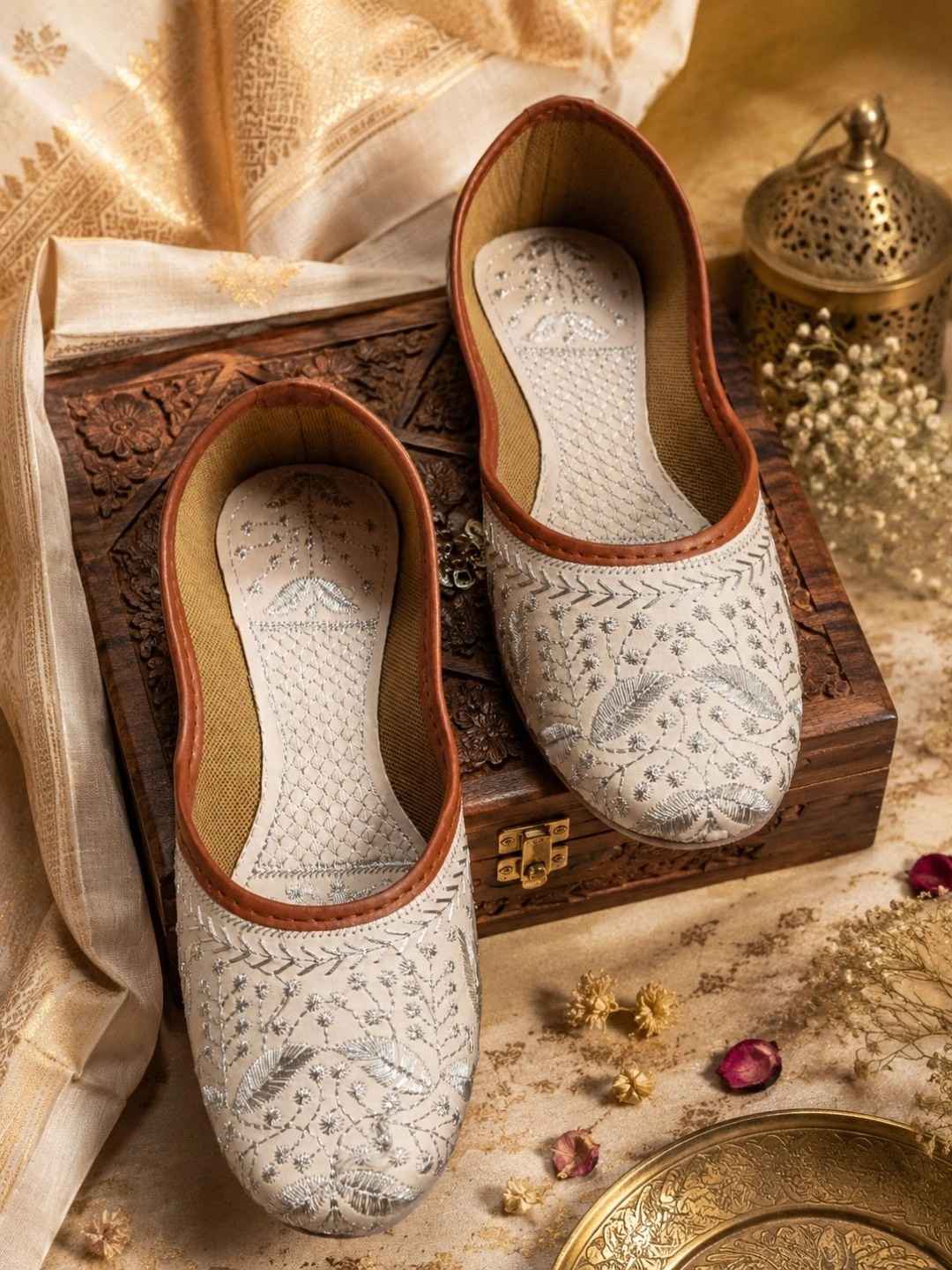 SZN Women Embellished Ethnic Mojaris with Embroidered Flats