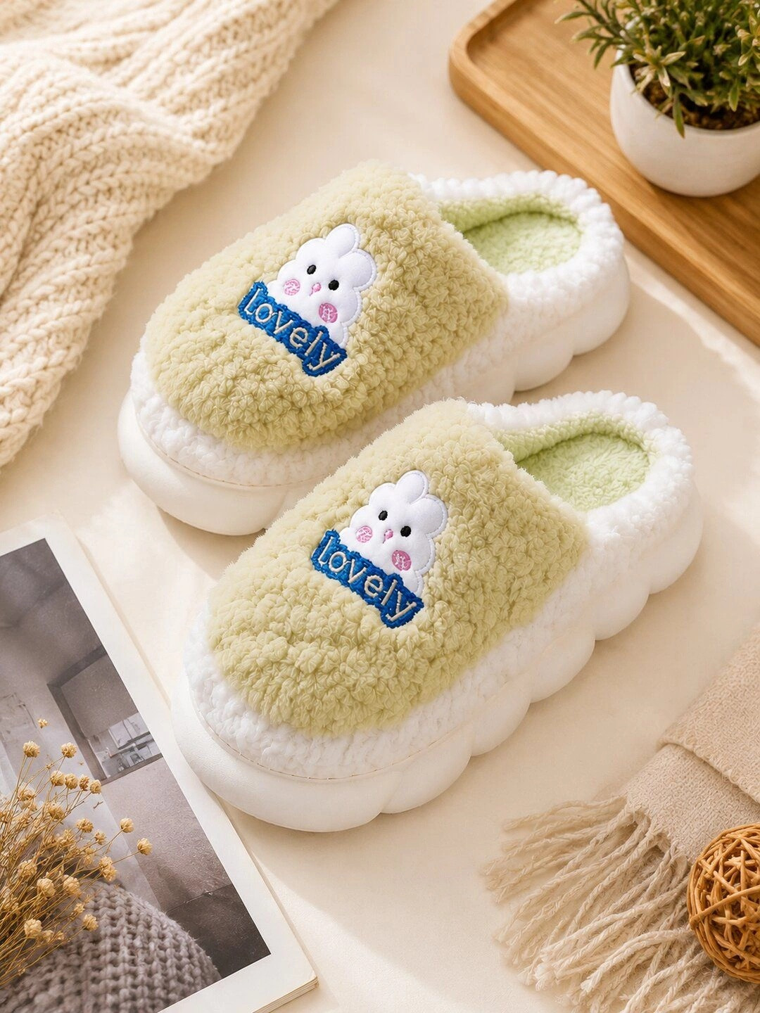 Miscreef Women Comfortable Soft Fur Fluffy Warm Winter Room Slippers