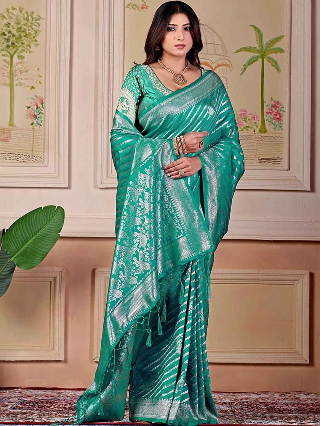FABRINO Woven Design Zari Banarasi Saree