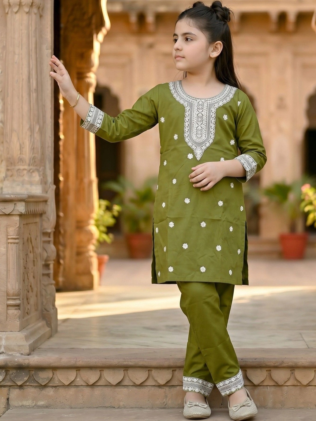 KALINI Girls Ethnic Motifs Embroidered Regular Thread Work Kurta with Trousers