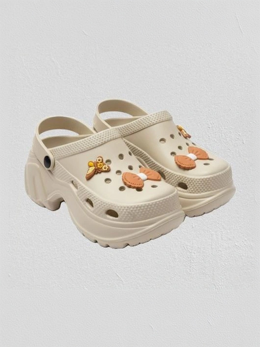 ZOOMBIE Women Embellished Clogs