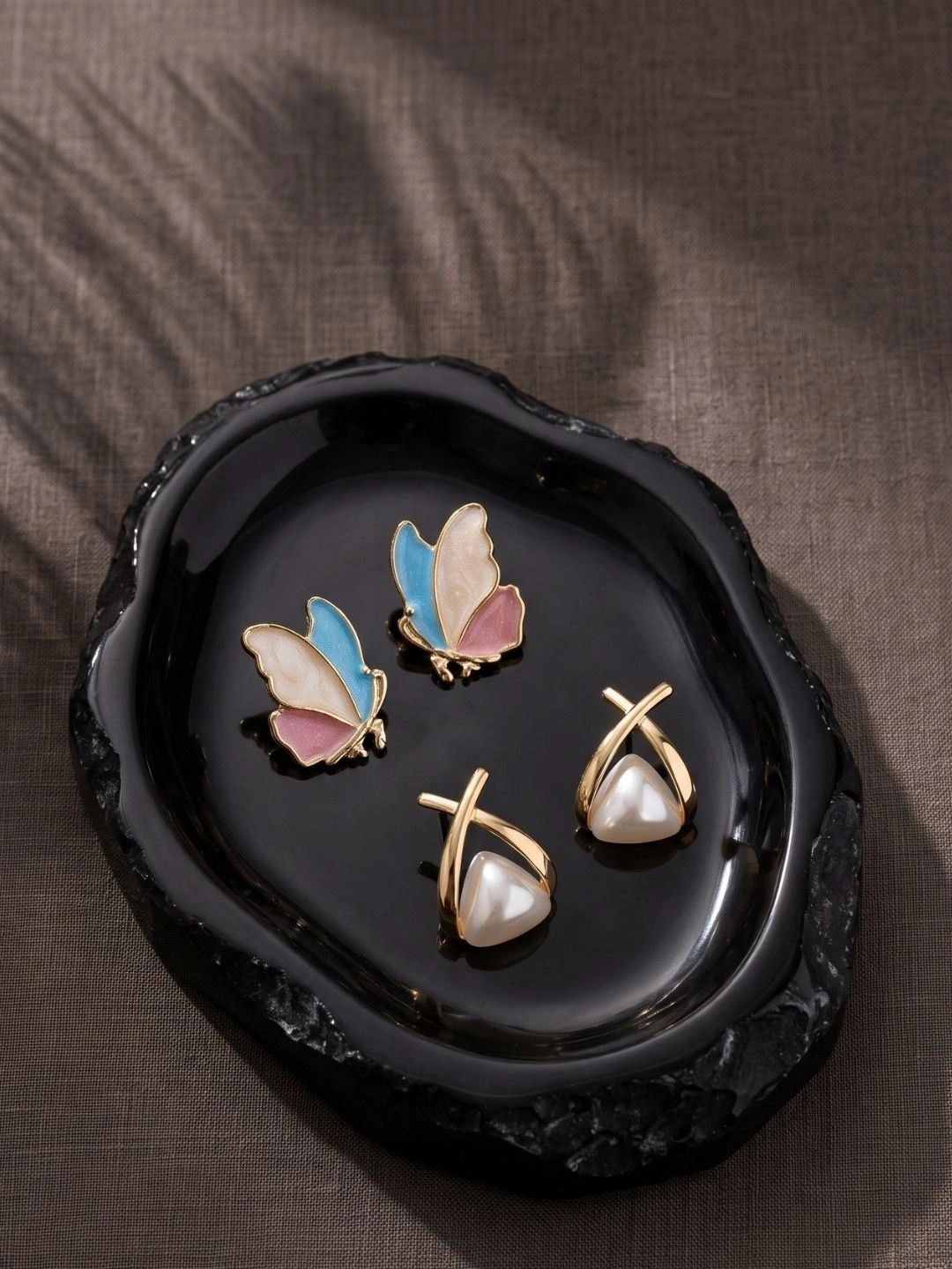 SEKOU Animal Shaped Studs Earrings