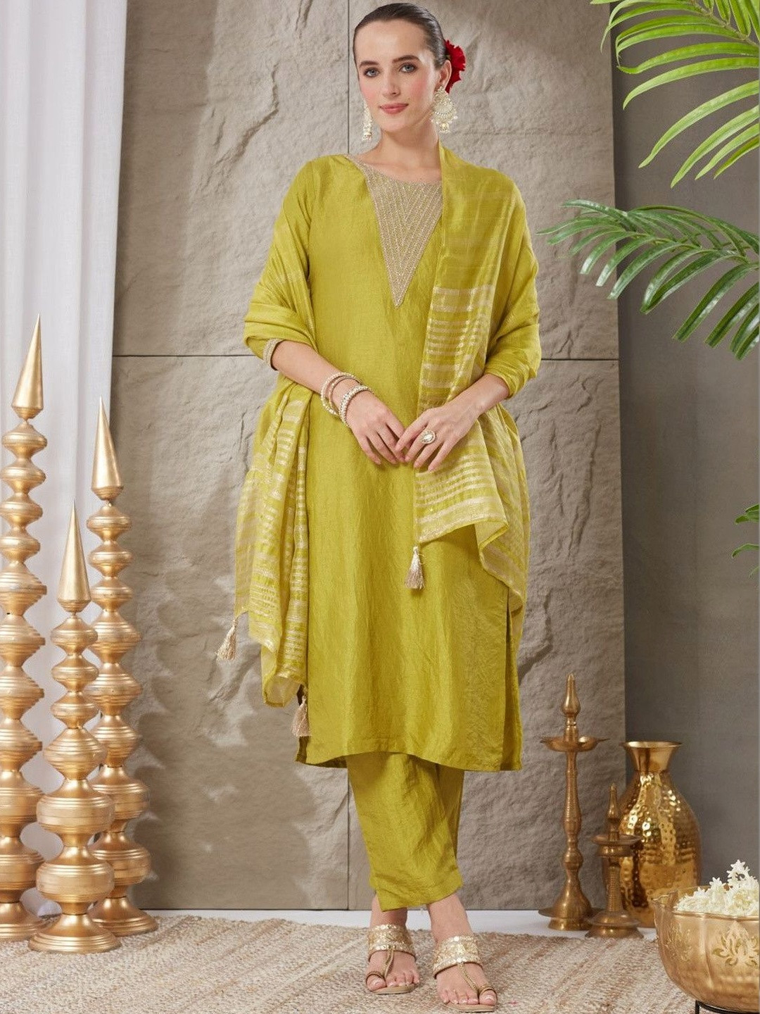 Anouk Women Ethnic Motifs Embroidered Regular Thread Work Kurta with Trousers & With Dupatta