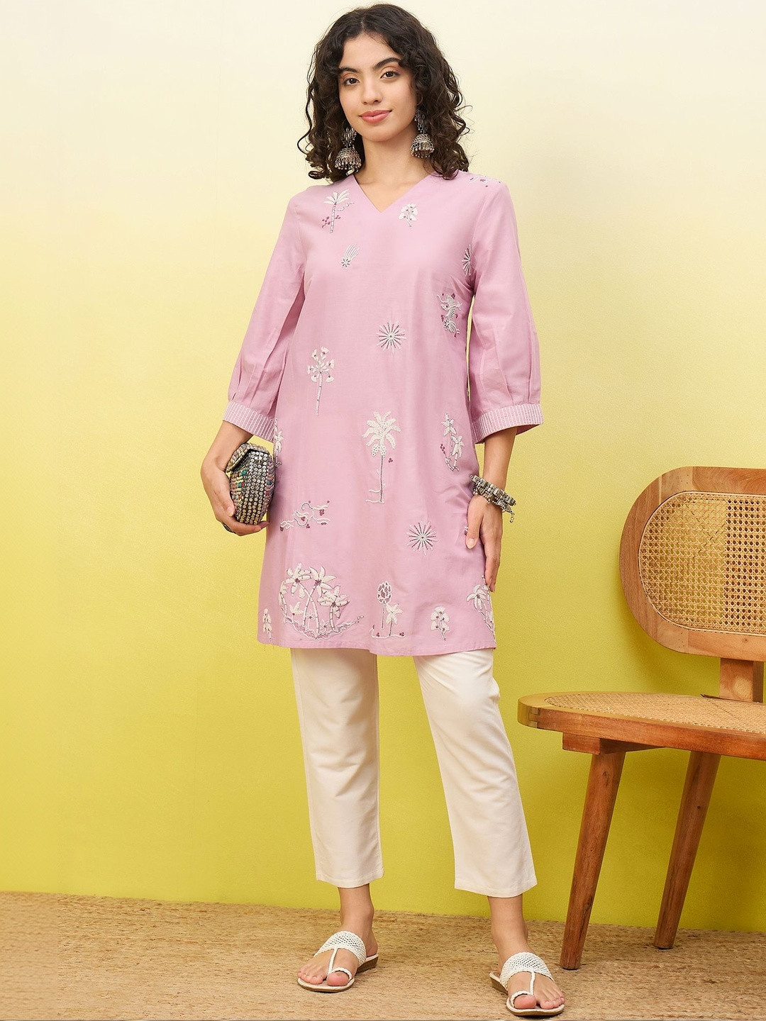 Anouk Women Ethnic Motifs Embroidered Thread Work Kurta