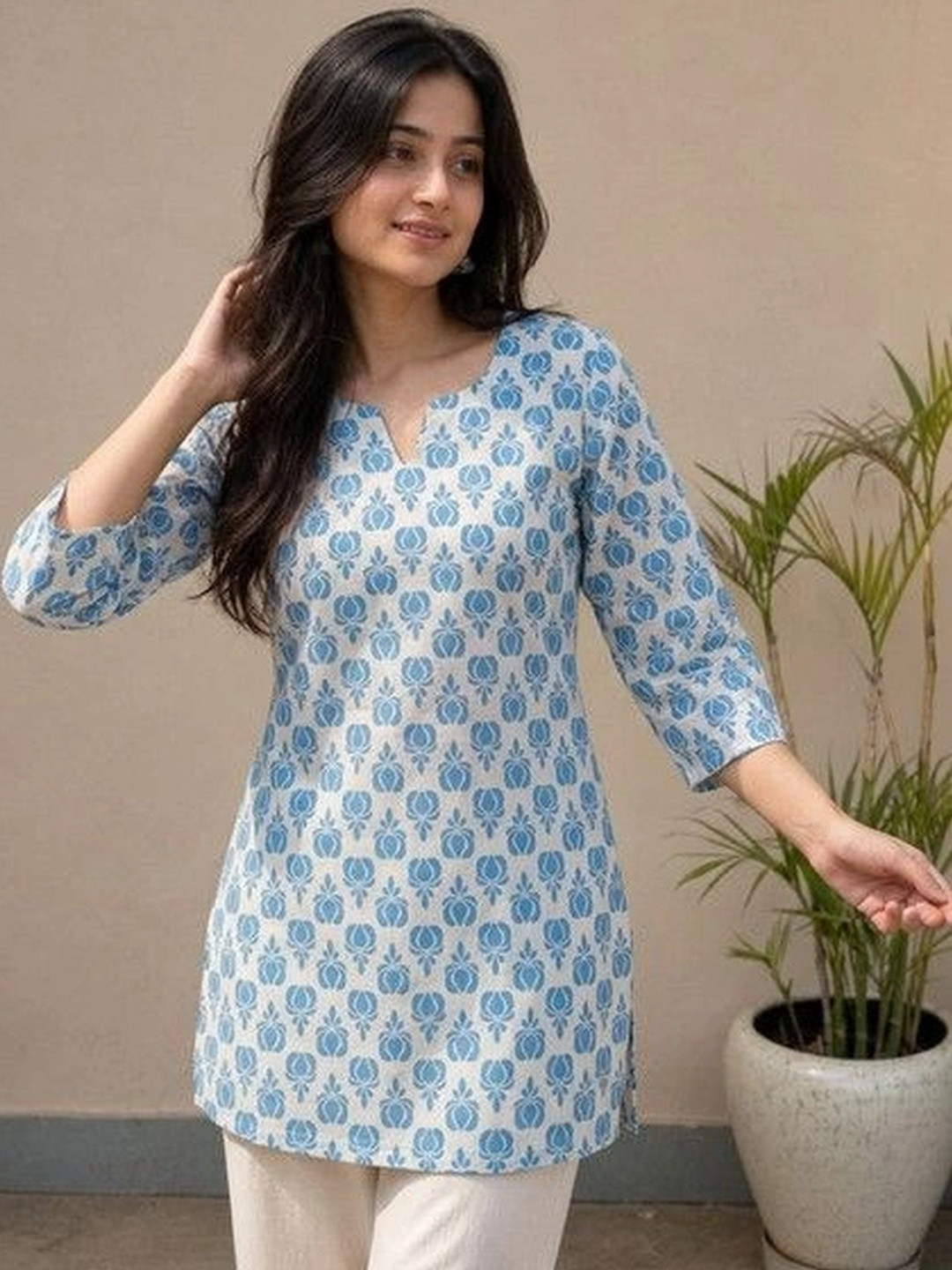 ARIHANT CREATIONS Ethnic Motifs Printed V-Neck Kurti