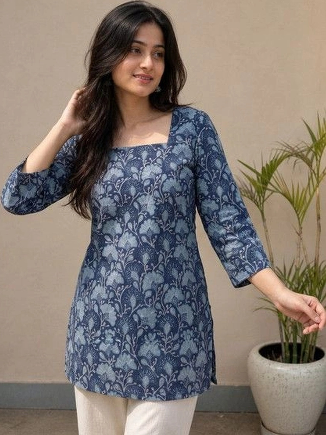 ARIHANT CREATIONS Floral Printed Square Neck Kurti