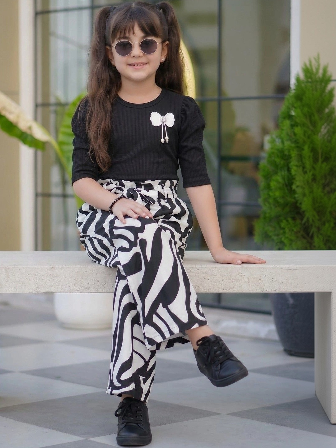 GLAMOUR WORLD GARMENTS Girls Short Sleeves Top With Trousers