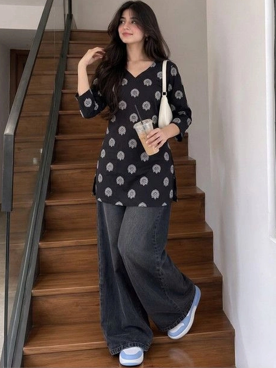 ARIHANT CREATIONS Ethnic Motifs Printed V-Neck Kurti
