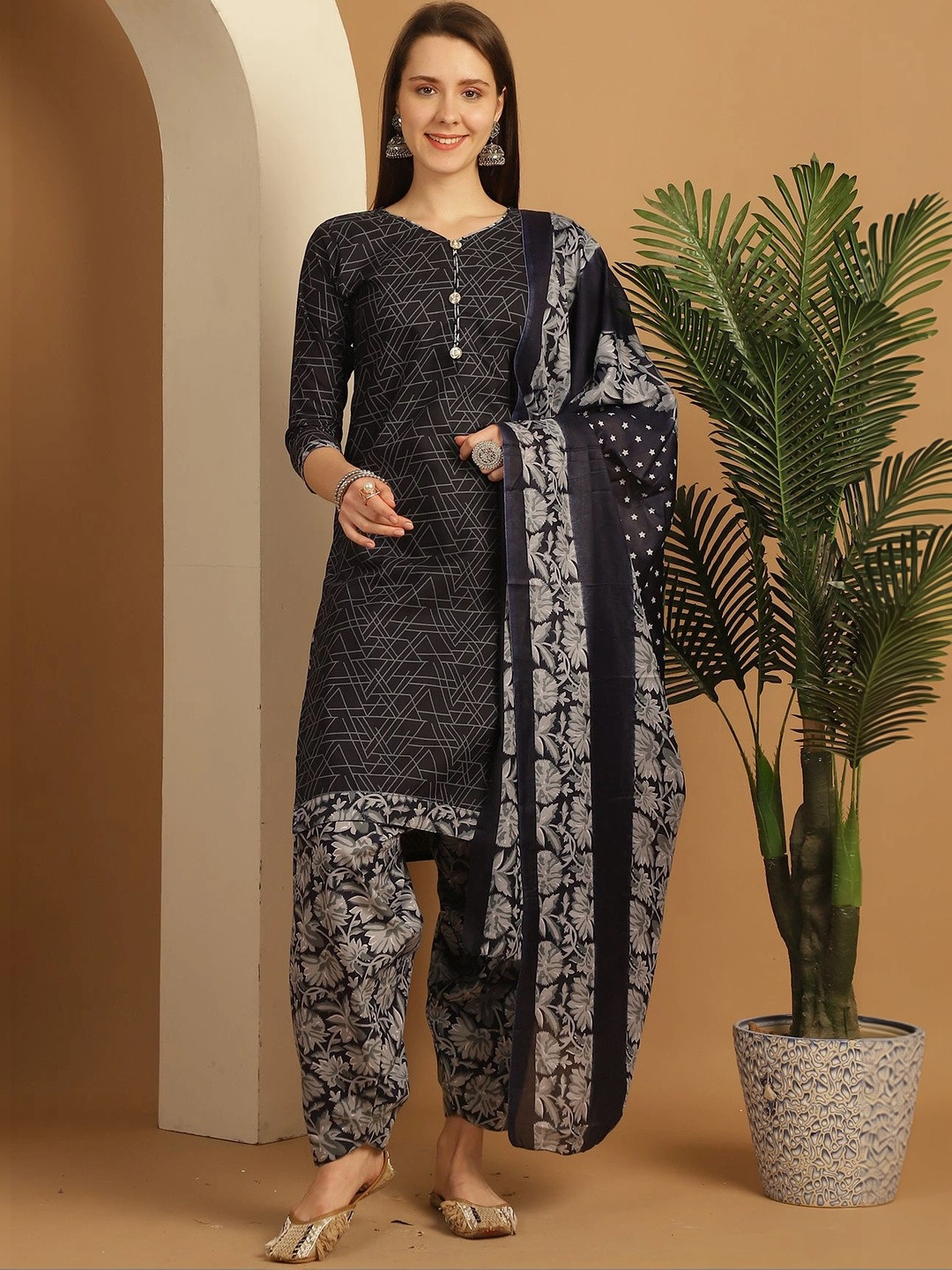 Moda Rapido Women Printed Regular Kurta with Patiala & With Dupatta