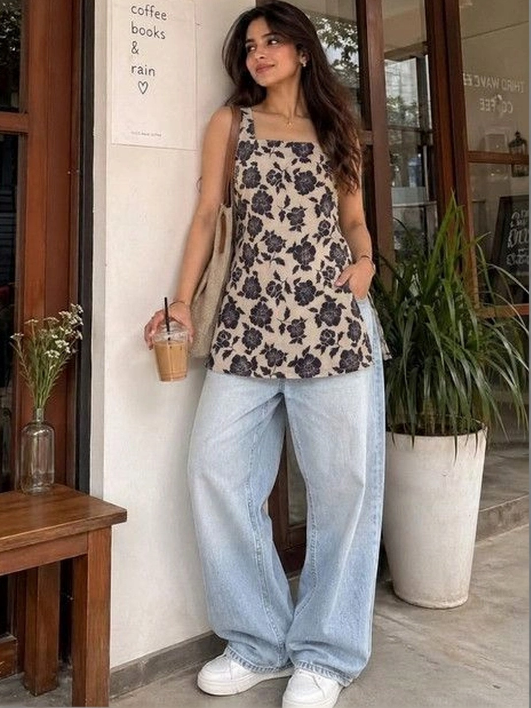 ARIHANT CREATIONS Floral Printed Square Neck Kurti