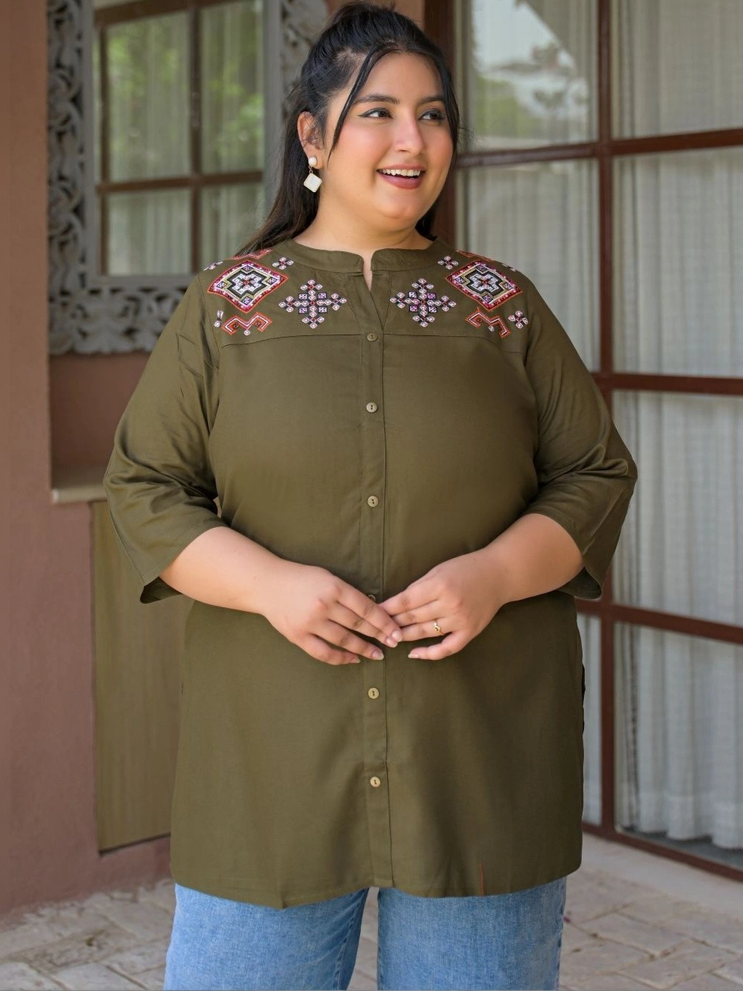 Loomista Embroidered Ethnic Top