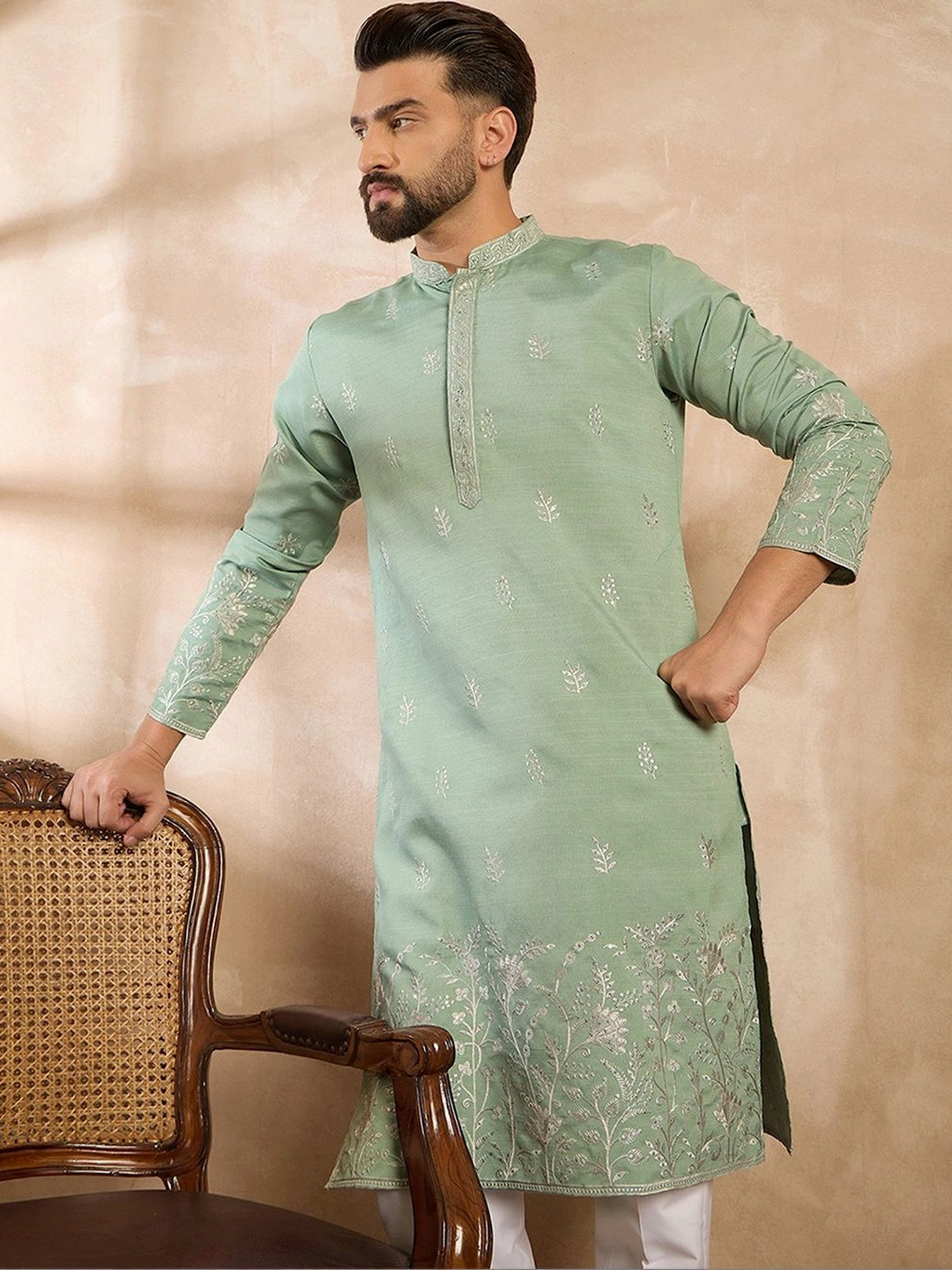 Ethnic Bay Men Ethnic Motifs Embroidered Regular Thread Work Kurta with Trousers