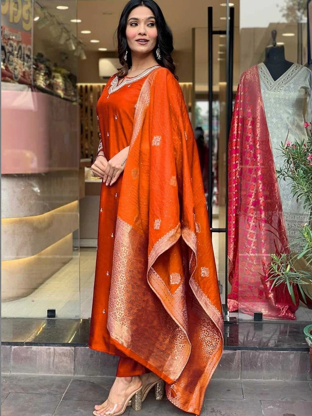 SACi Women Ethnic Motifs Embroidered Regular Thread Work Kurta with Trousers & With Dupatta