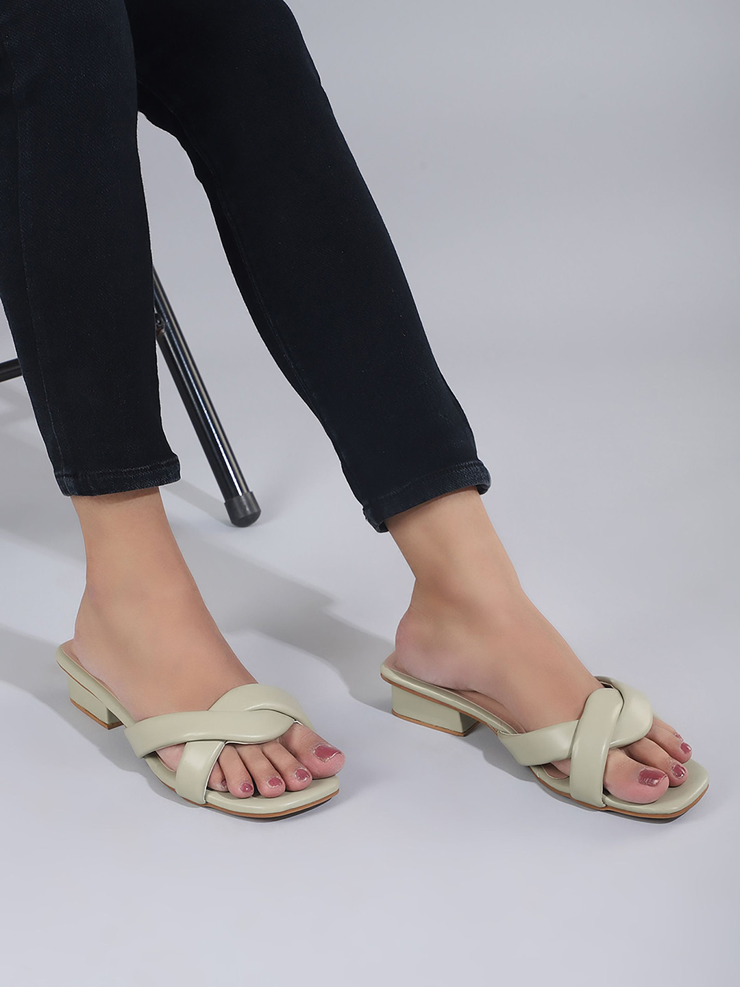 DressBerry Women Synthetic Open Toe Flats