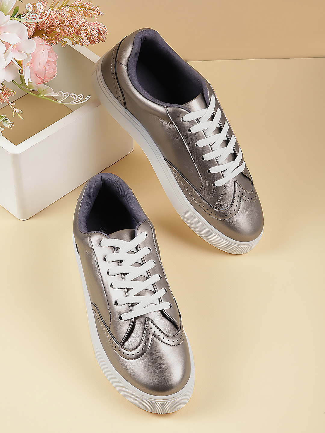DressBerry Women Perforated Brogues