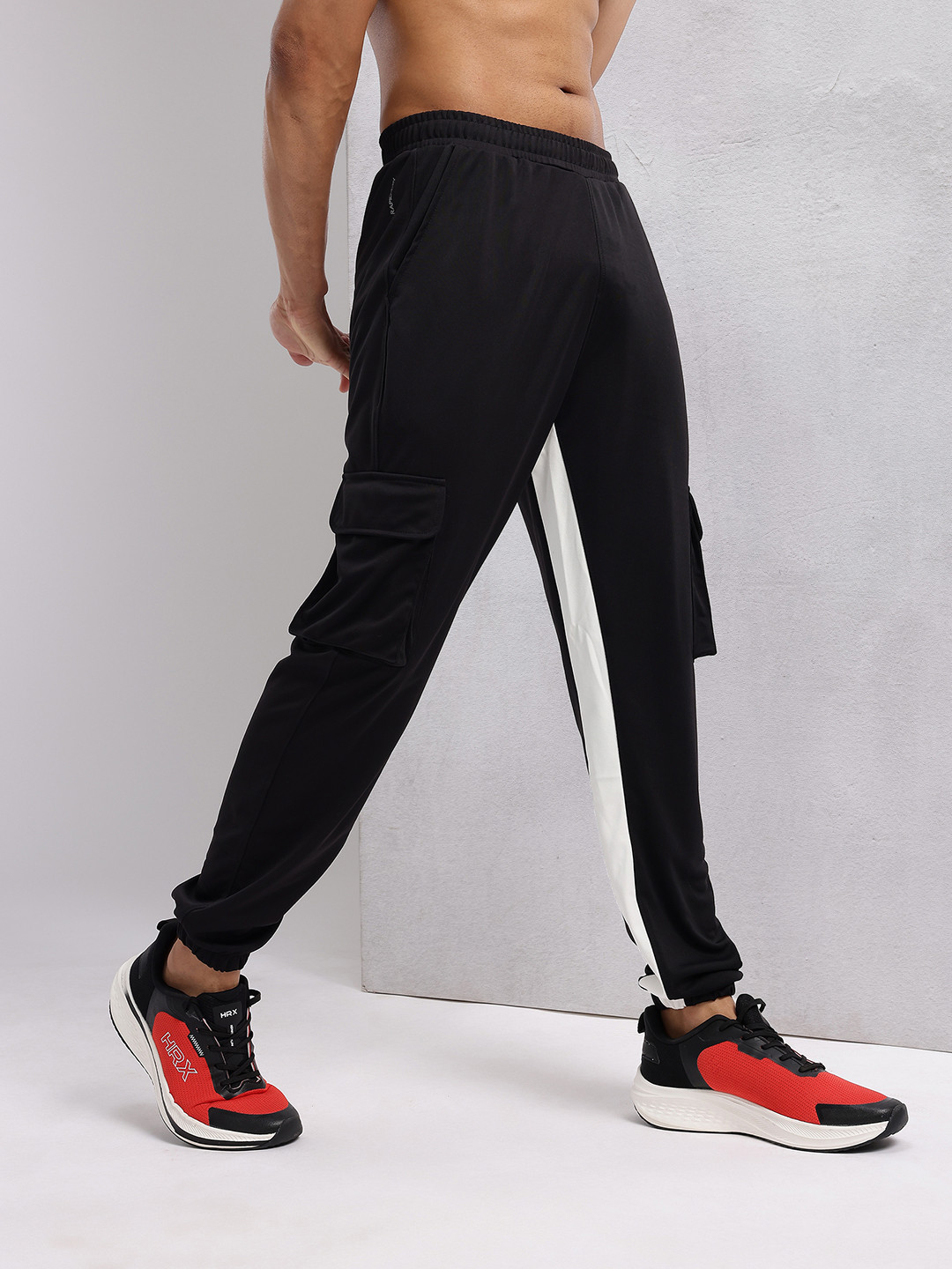 HRX by Hrithik Roshan Men Mid-Rise Rapid-Dry Training Cargo Styled Joggers